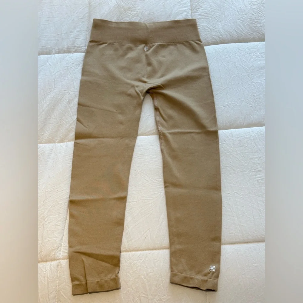 WBK Summer Leggings - Picture 10 of 12